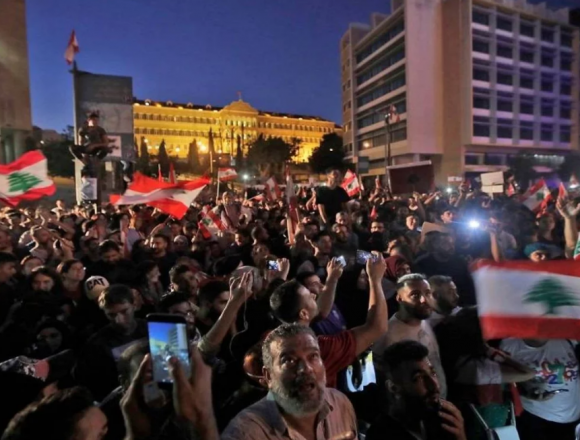 تظاهرات في لبنان احتجاجًا على تدهور الأوضاع الاقتصادية