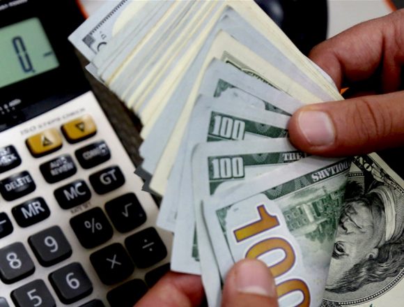 ألمحَ إليها سلامة ويريدها السياسيون.. خطوة خطيرة سترفع الدولار وتزيد الانهيار