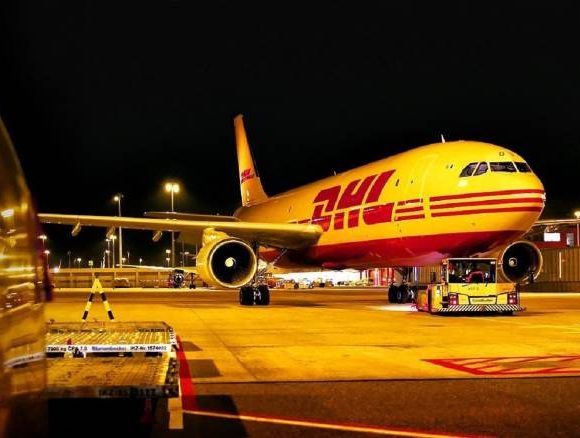 “DHL” لبنان توقف البريد والشحن إلى السعودية.. فقط