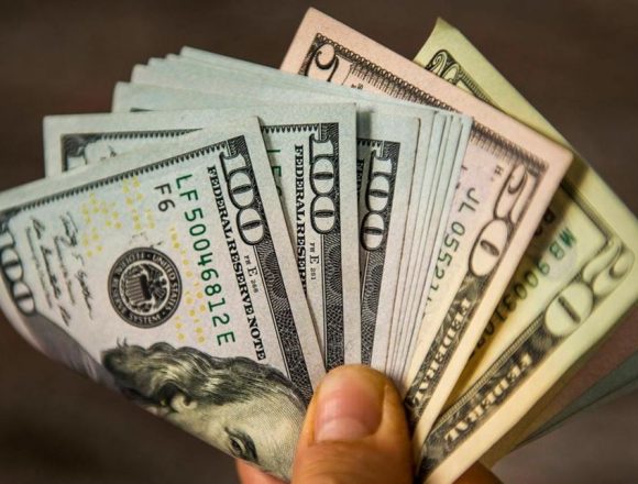 “لبنان اليوم في عز الانهيار”… سعر صرف الدولار في السوق السوداء سيستمر بالارتفاع!