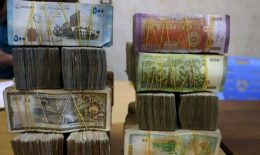 syrian-pound-sinks-to-record-low-on-foreign-currency-crunch أرباح المصارف اللبنانية في سوريا تتراجع