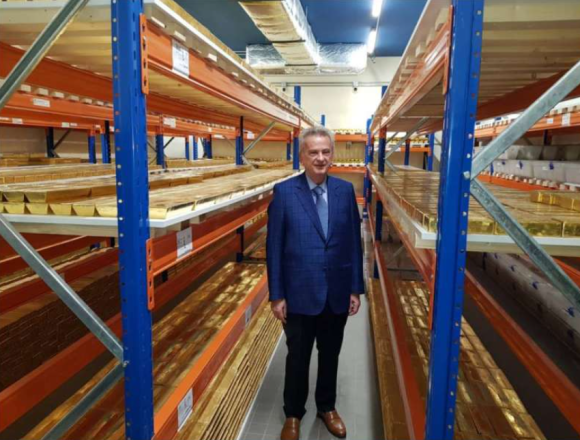 حاكم ذهب لبنان.. هل يذهب مع الريح؟