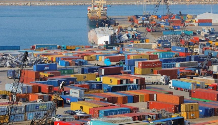 9000 إخراج 400 مستوعب يومياً من المرفأ دون رقابة… الوزير ينفي علمه بالأمر ولجنة الأشغال تستنفرّ