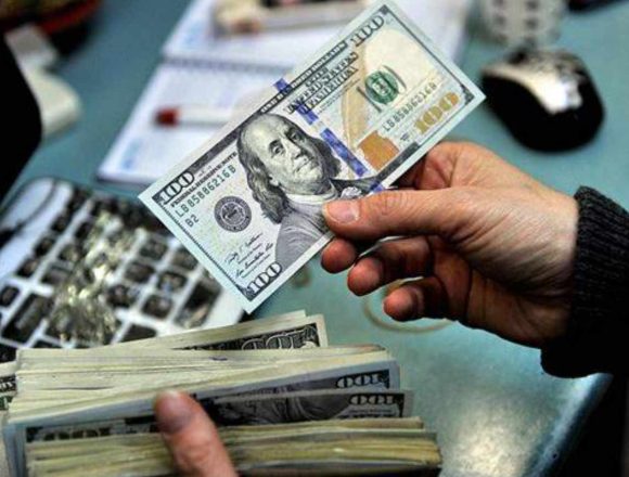 51 ممارسات غريبة على “المنصة” بطلب من السياسيين وتواطؤ مصرف لبنان دولار “صيرفة” لموظفي القطاع العام من جيوب المودعين… “المركزي” يلعب ادواراً لوزارتي المالية والشؤون الإجتماعية