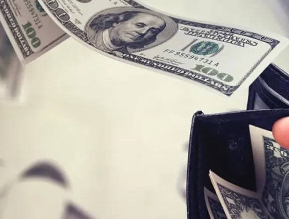 على اي تسعيرة افتتح سعر صرف الدولار صباح اليوم؟